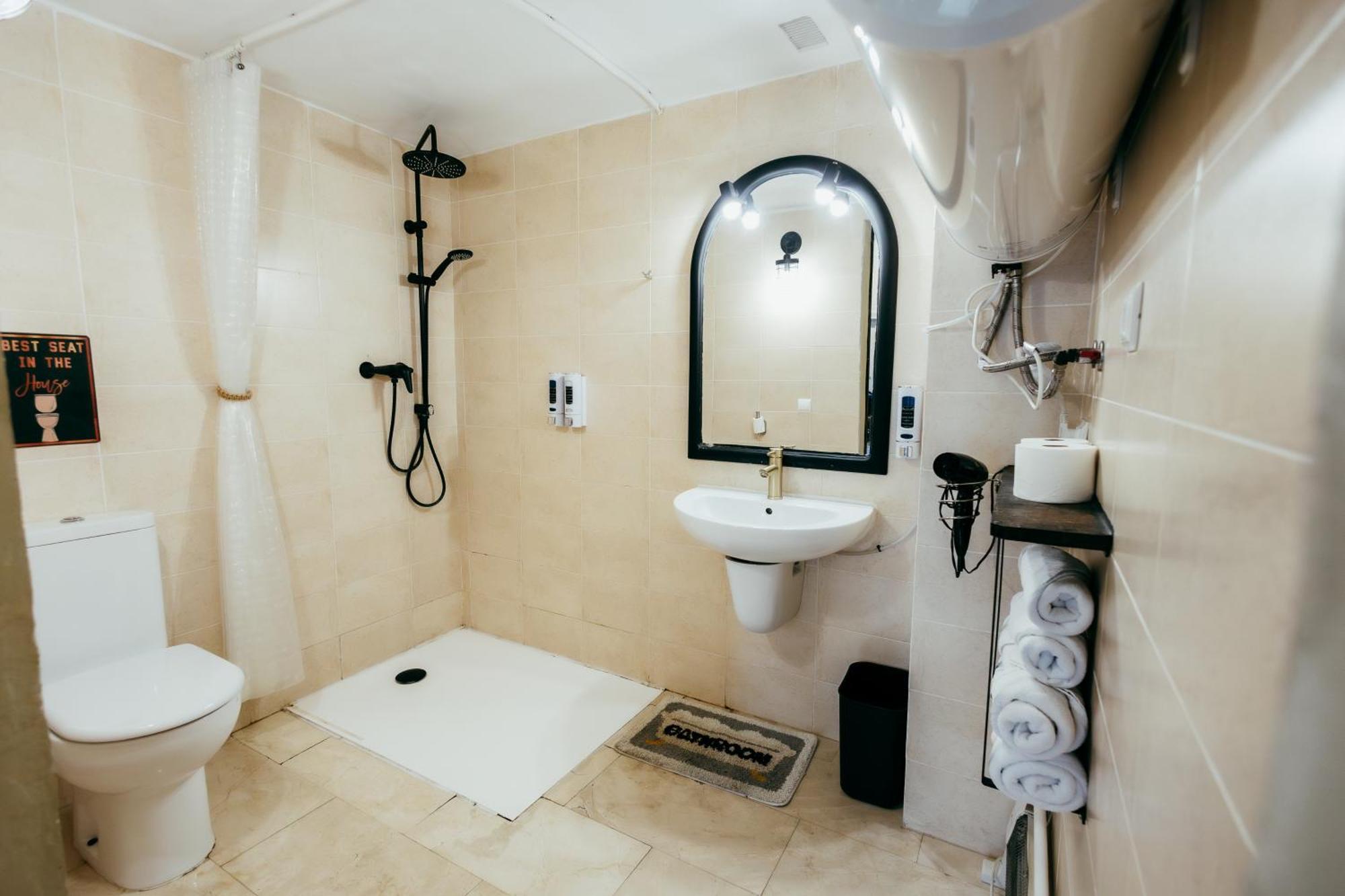Apartment Ruzafa Roots, 12 Min To Centre, Smart Tv, Wine Valencia Buitenkant foto